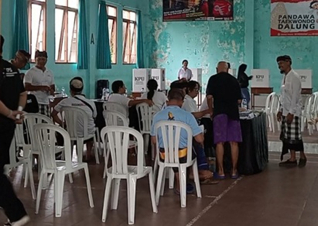 Kegiatan Proses Pemungutan Suara di TPS Banjar Bhineka Nusa Kauh Pada Pilkada Serentak 2024